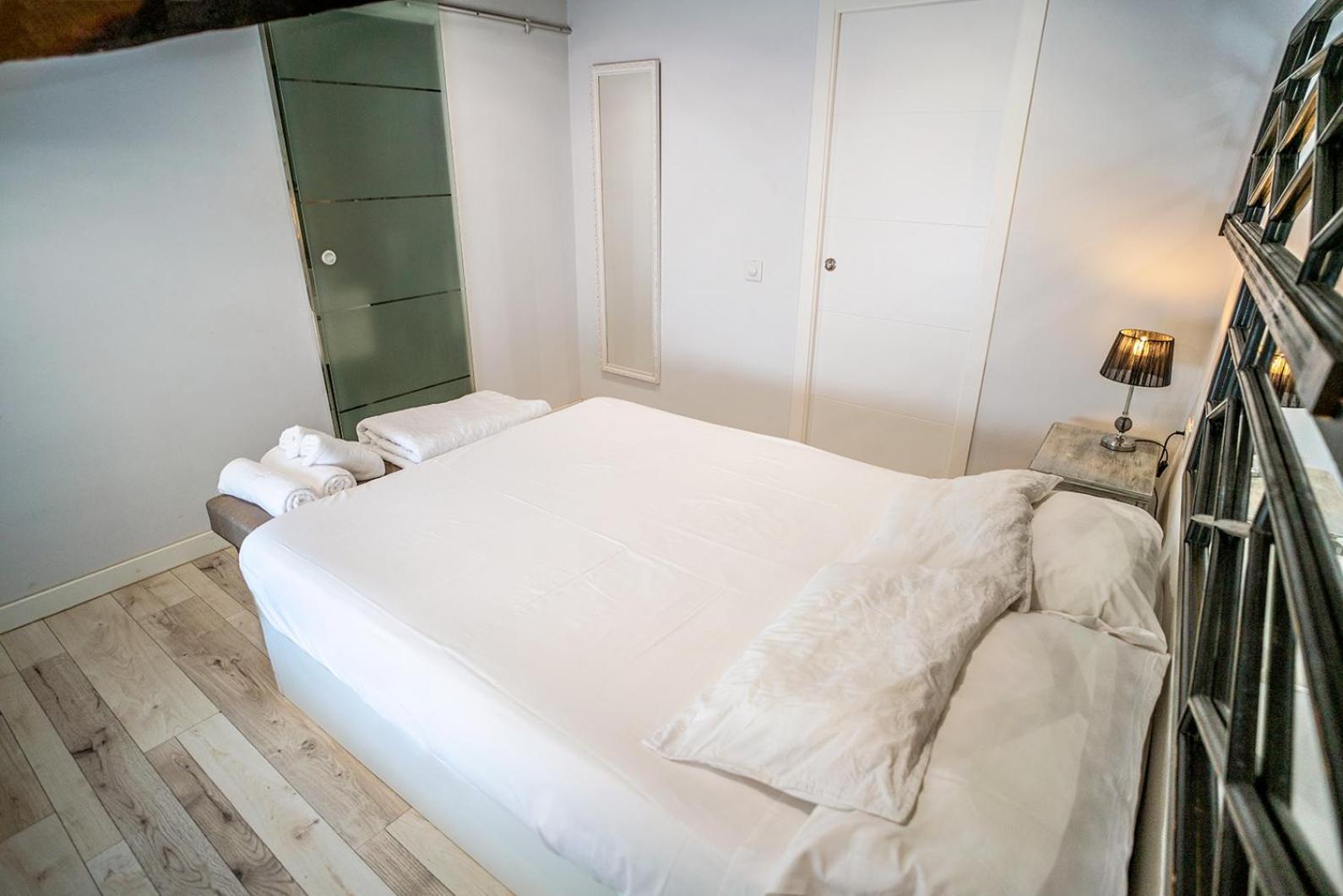 Апартаменты Atico Con Terraza Y Jacuzzi En El Centro Валенсия Номер фото